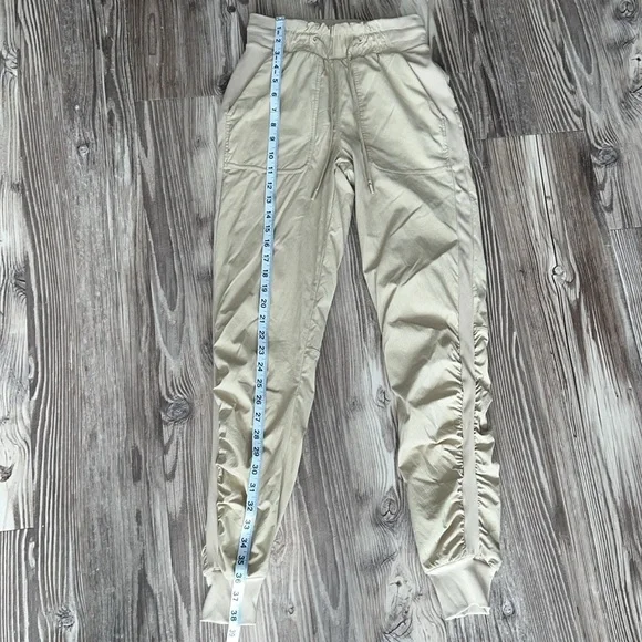 Lululemon Beyond the Studio 7/8 Jogger Trench - Picture 11 of 12